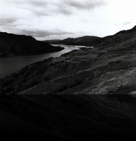Loch Duich - Eilean Donnain 01 - bw
